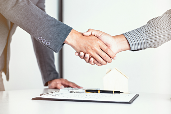 Handshake partnership image