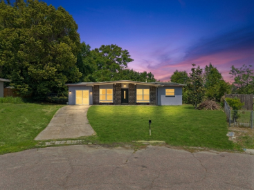 6204 Oakcrest Circle
